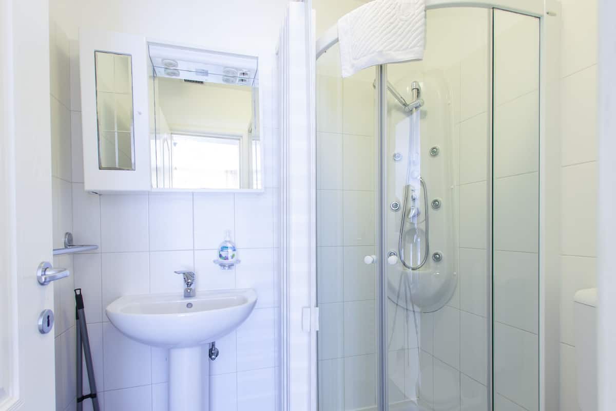 Studio Suite, Balcony, Sea View (2) | Bathroom | Shower, free toiletries, hair dryer, bidet