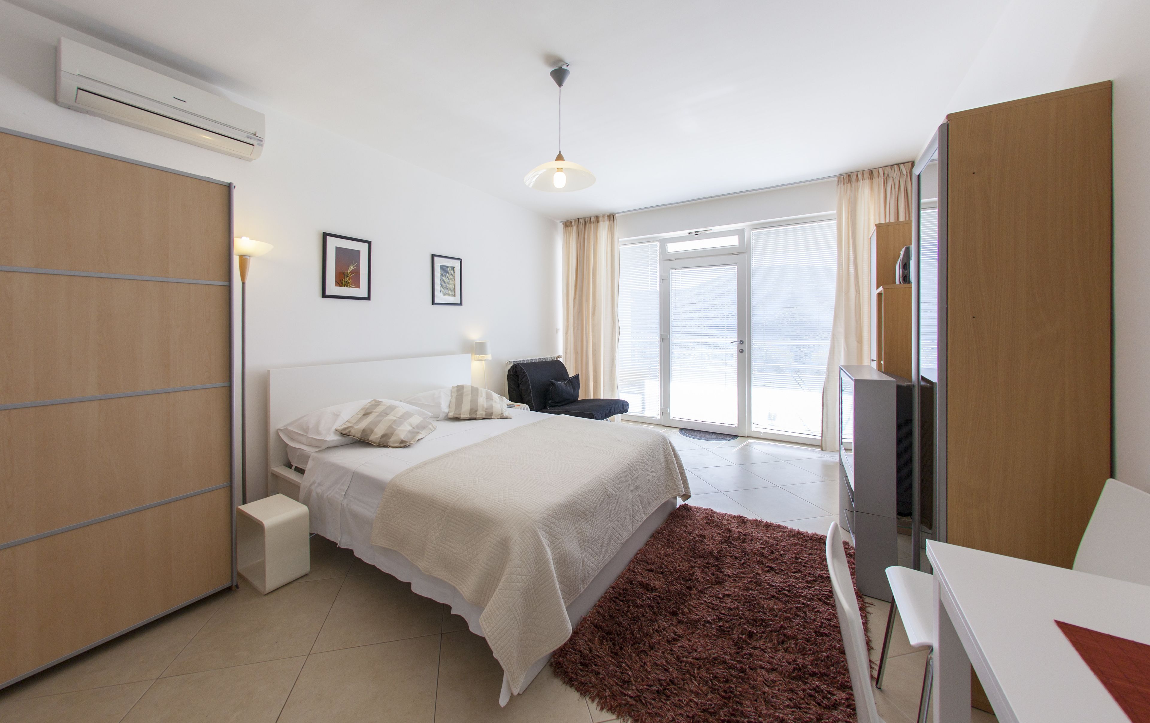 1 habitación y caja de seguridad en la habitación 