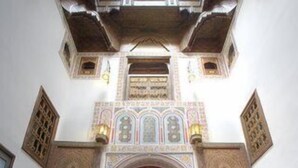 An ornate entrance with a red curtain, a small balcony, and a view of the interior. - Dar Tazi - Medina View (Fes)