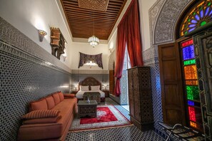 Suite (Azrou) | Premium bedding, minibar, in-room safe, laptop workspace - Riad La Perle De La Médina (Fes)