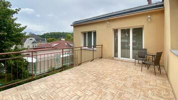 Kahden hengen huone (kaksi sänkyä), terassi | Terassi/patio