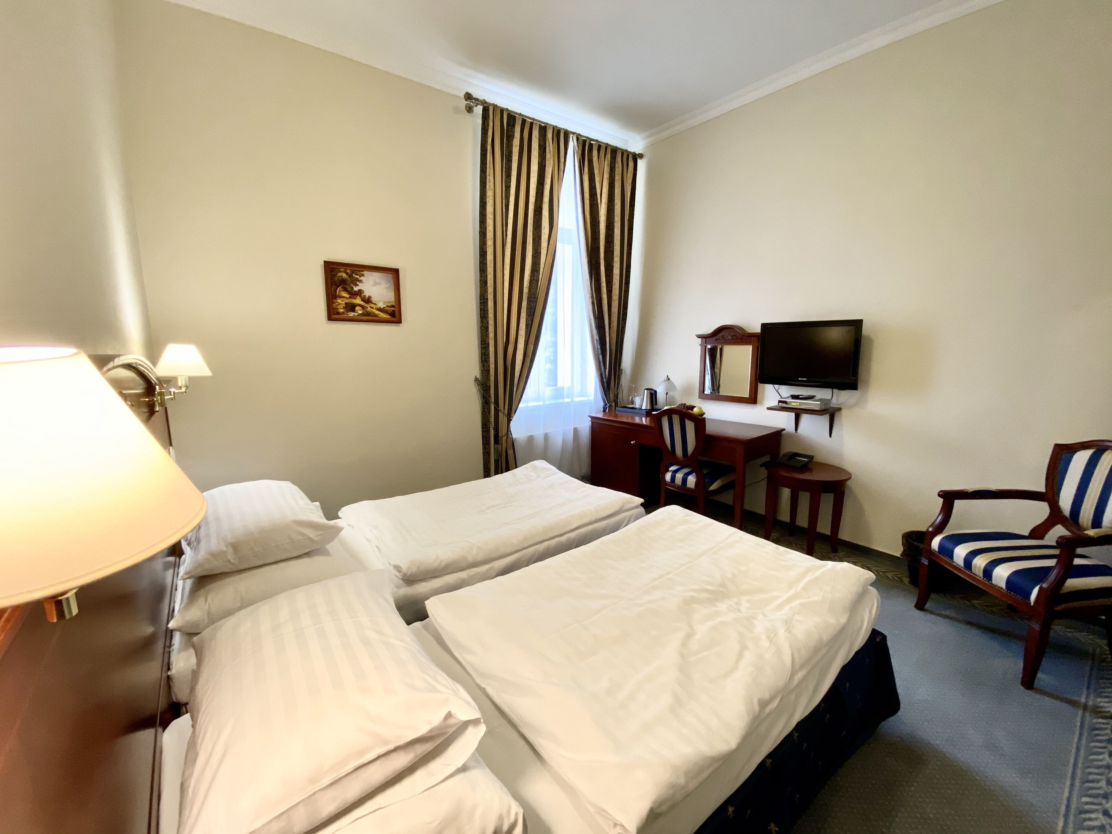 standard twin room | 1 bedroom, minibar, desk, laptop workspace