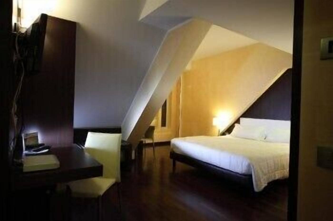 minibar, in-room safe, desk, free wifi