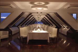 Lunch and dinner served, pool views 