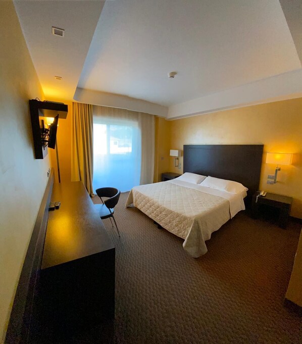 Minibar, in-room safe, desk, free WiFi