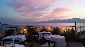 Lunch and dinner served, pool views 