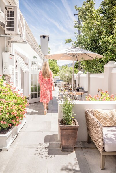 Corner House Residence