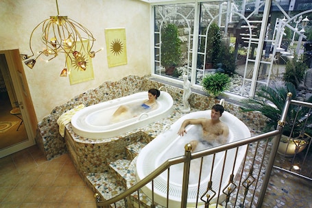 Indoor spa tub