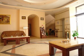 Siddeområde i lobbyen