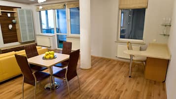 Apartment, 1 Double Bed with Sofa bed, Lanai | Living area