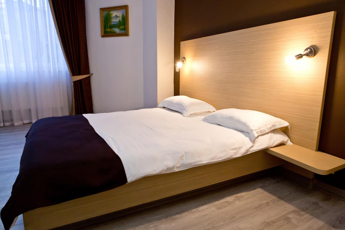 1 habitación, ropa de cama de alta calidad y colchones Select Comfort