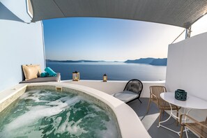 Junior Suite | Terrace/patio - Kima Oia Suites (Santorini)