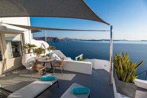 Superior Suite (Cave) | Balcony view - Kima Oia Suites (Santorini)