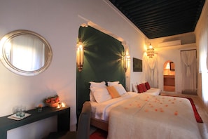 In-room safe, bed sheets - Riad Dar Sara (Marrakech)