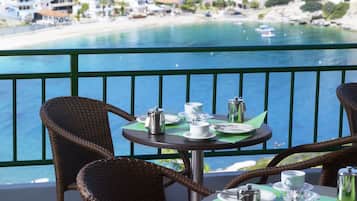 Desk, soundproofing, iron/ironing board, free WiFi