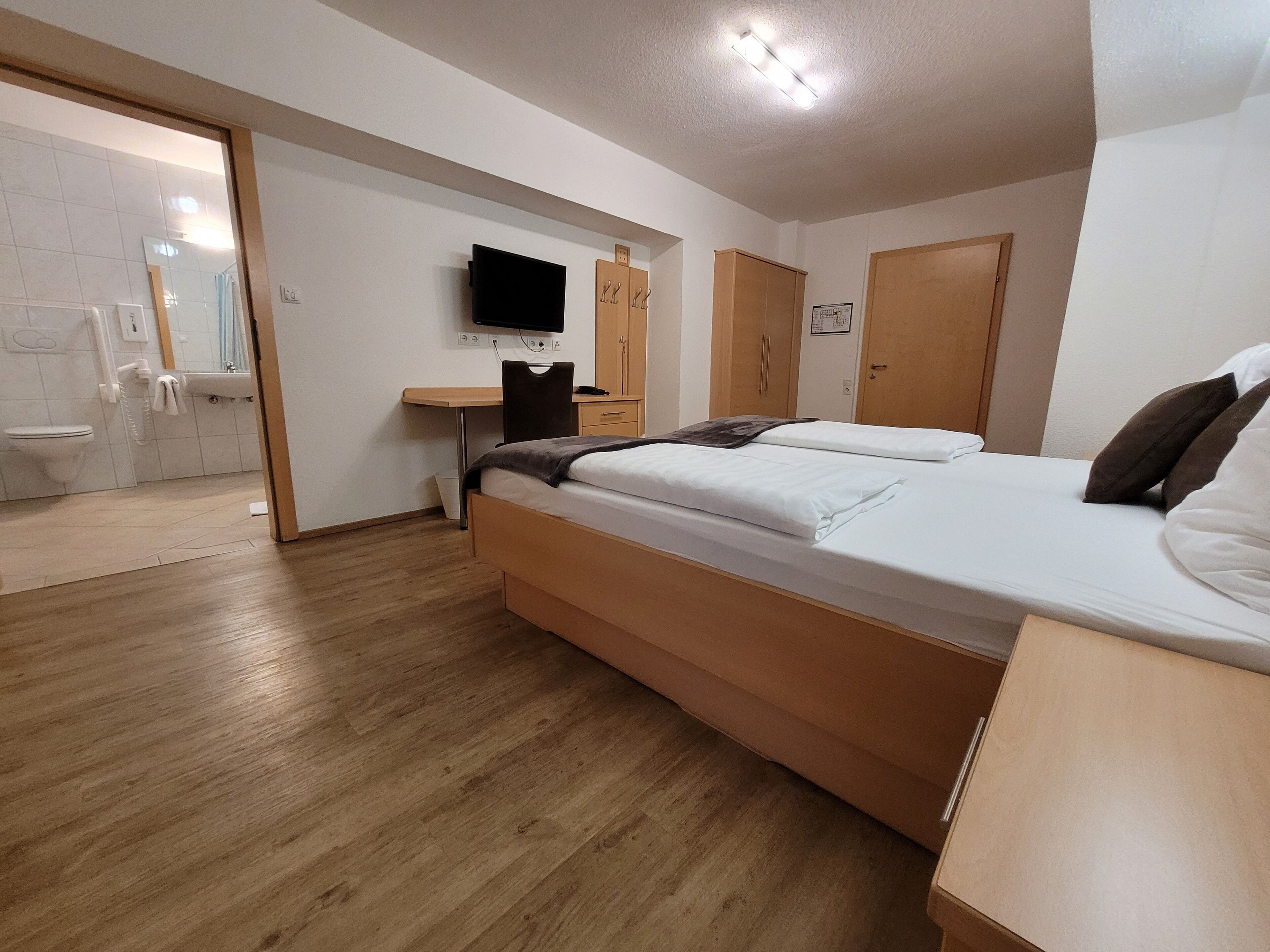 comfort double room, 1 bedroom, accessible, terrace | 1 bedroom, hypo-allergenic bedding, in-room safe, desk