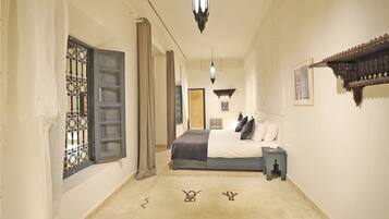 Chambre Deluxe | Coffres-forts dans les chambres, Wi-Fi gratuit, draps fournis
