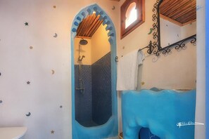 Hair dryer, towels - Hotel Madrid (Chefchaouen)
