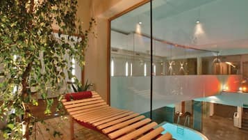 Sauna seca, sauna a vapor, aromaterapia, massagens com pedras quentes