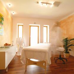 Sauna, steam room, aromatherapy, hot stone massages, body wraps