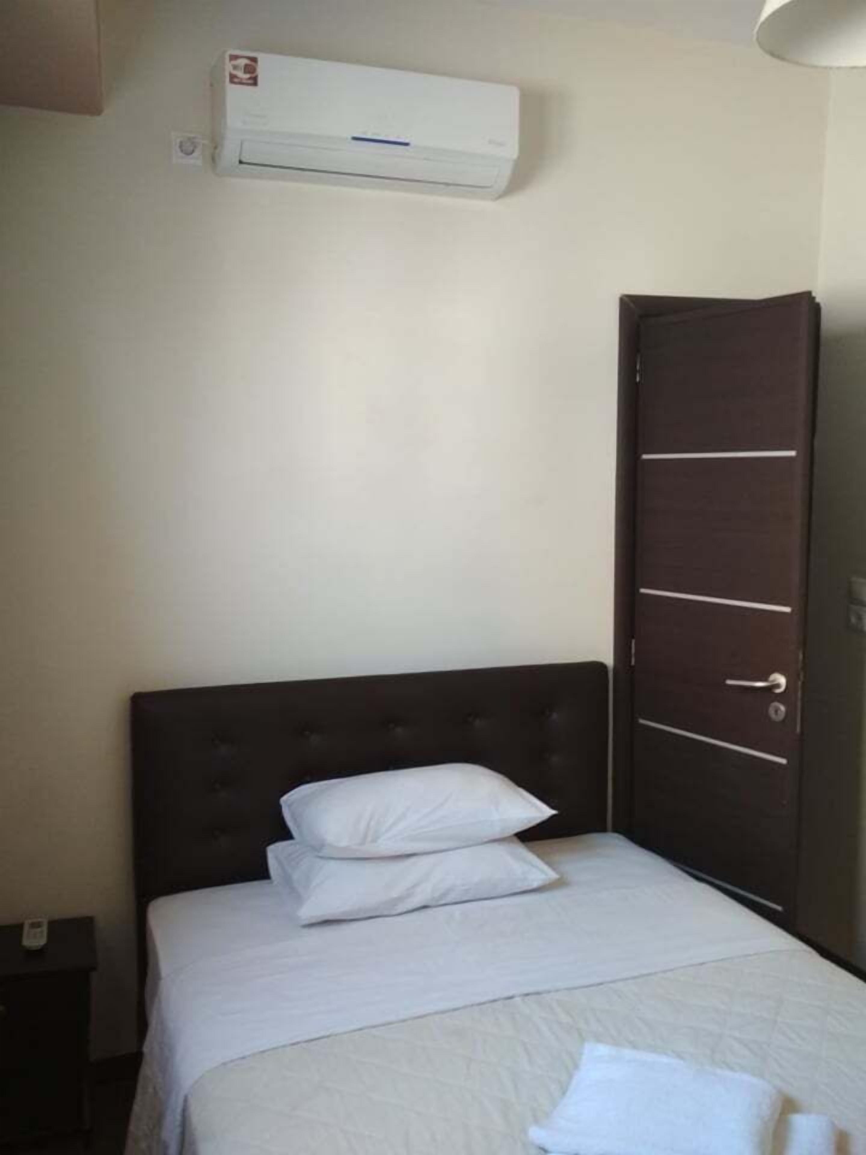 Photo - Pella Inn Hostel