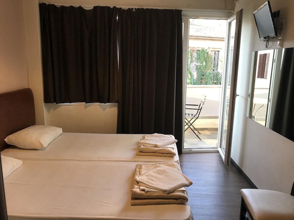 Pella Inn Hostel by null