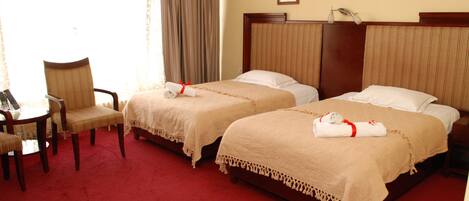 Hypo-allergenic bedding, minibar, in-room safe, desk