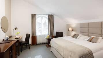 Doppelzimmer | Select-Comfort-Betten, Minibar, Zimmersafe, Schreibtisch