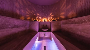 Een sauna, een Turks bad/hammam, lichaamsbehandelingen, Thaise massages