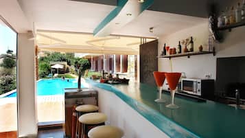 Bar à beira da piscina