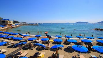 Plage privée, serviettes de plage, bar de plage