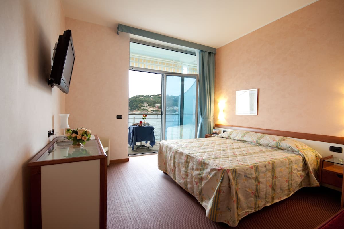 Down duvets, minibar, in-room safe, desk