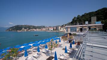 Plage privée, serviettes de plage, bar de plage