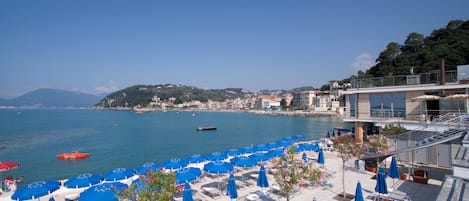 Private beach, beach towels, beach bar