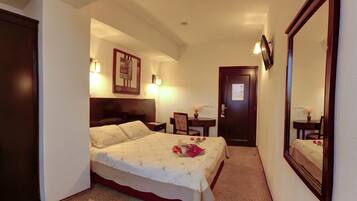 Standard Double Room | Minibar, in-room safe, desk, iron/ironing board