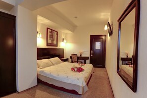 Standard Double Room | Minibar, in-room safe, desk, iron/ironing board