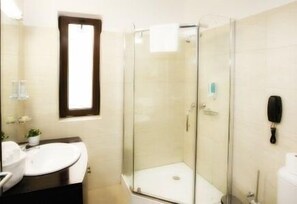 Standard Room | Bathroom