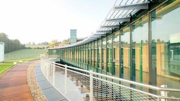 المنطقة المحيطة بالمنشأة