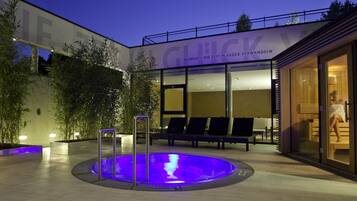 مغطس سبا خارجي