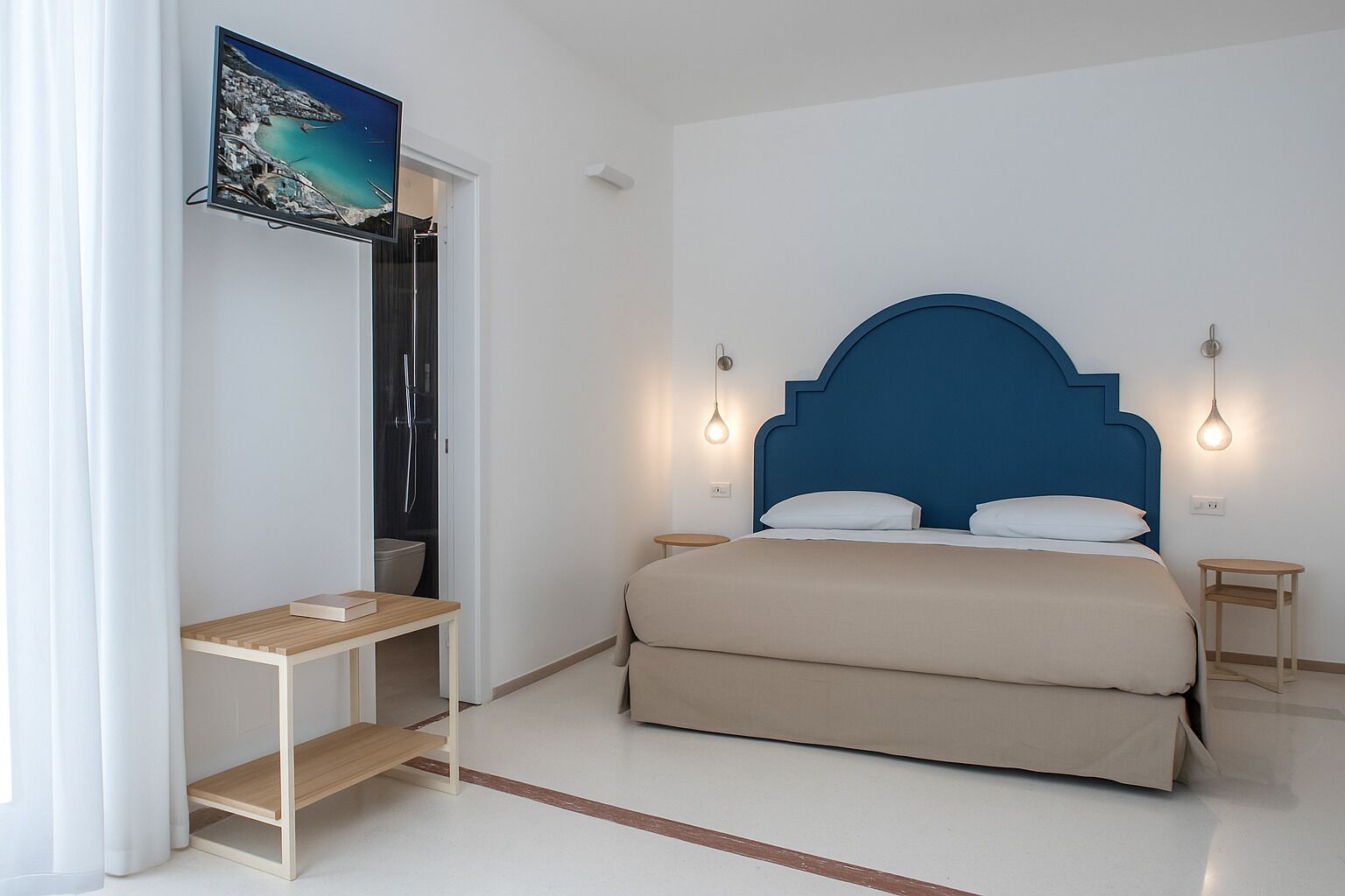 Deluxe Double Room | Down comforters, minibar, in-room safe, desk