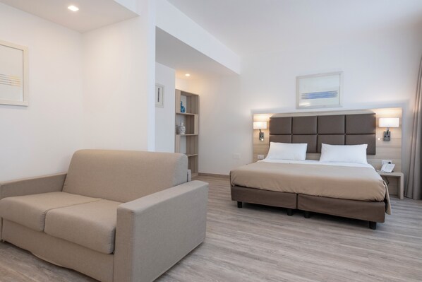 Studiosuite | Daunenbettdecken, Minibar, Zimmersafe, Schreibtisch