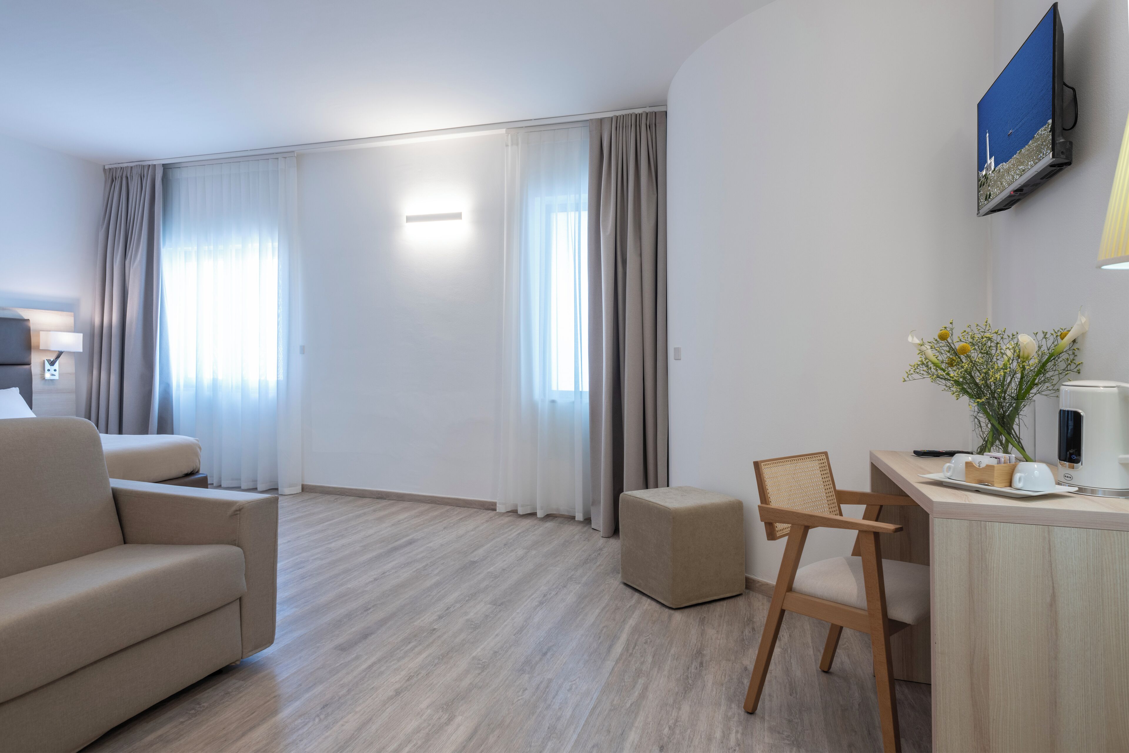 studio suite | down duvets, minibar, in-room safe, desk