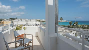 Suite, vista al mar | Terraza o patio