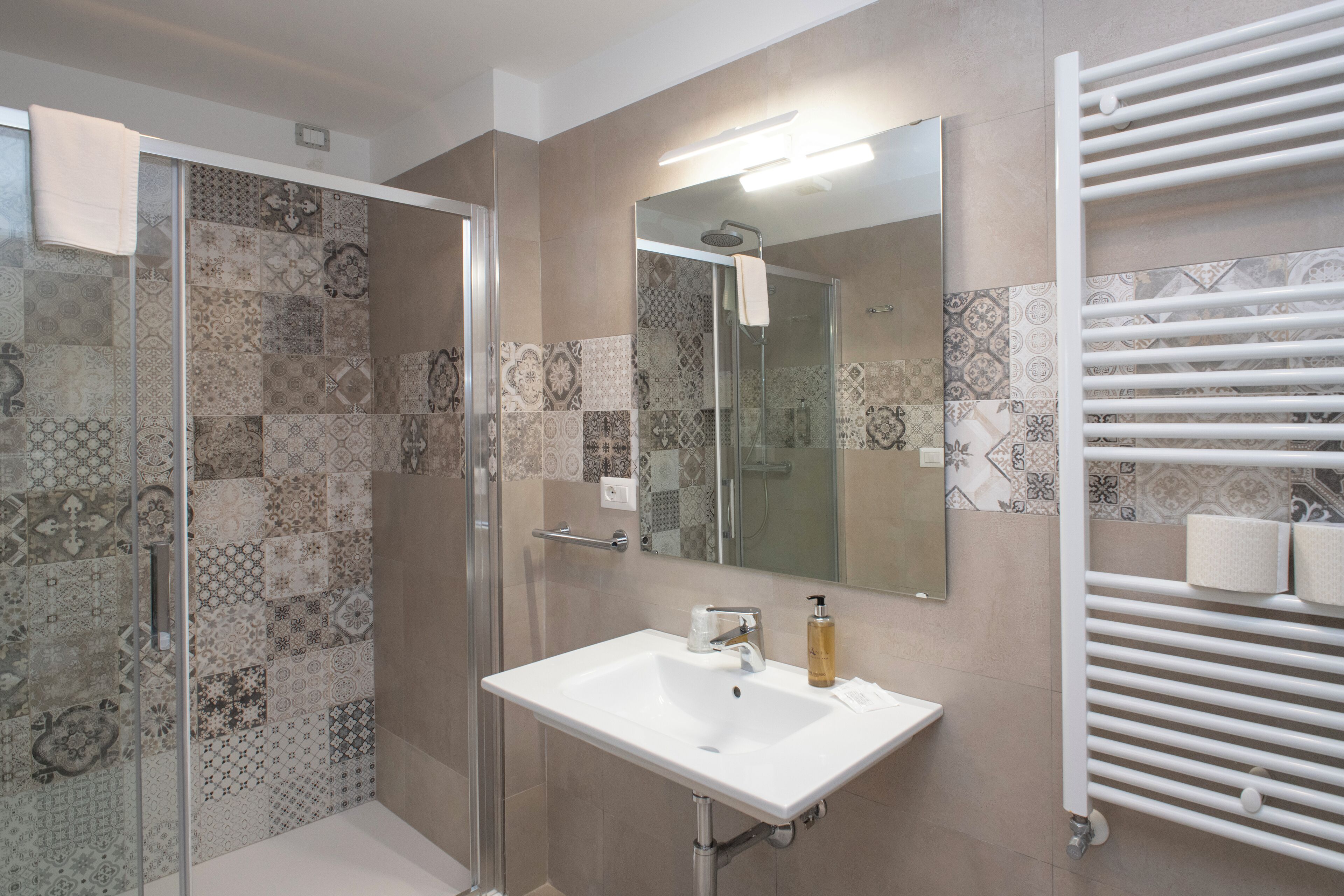 studio suite | bathroom | shower, free toiletries, hair dryer, bidet