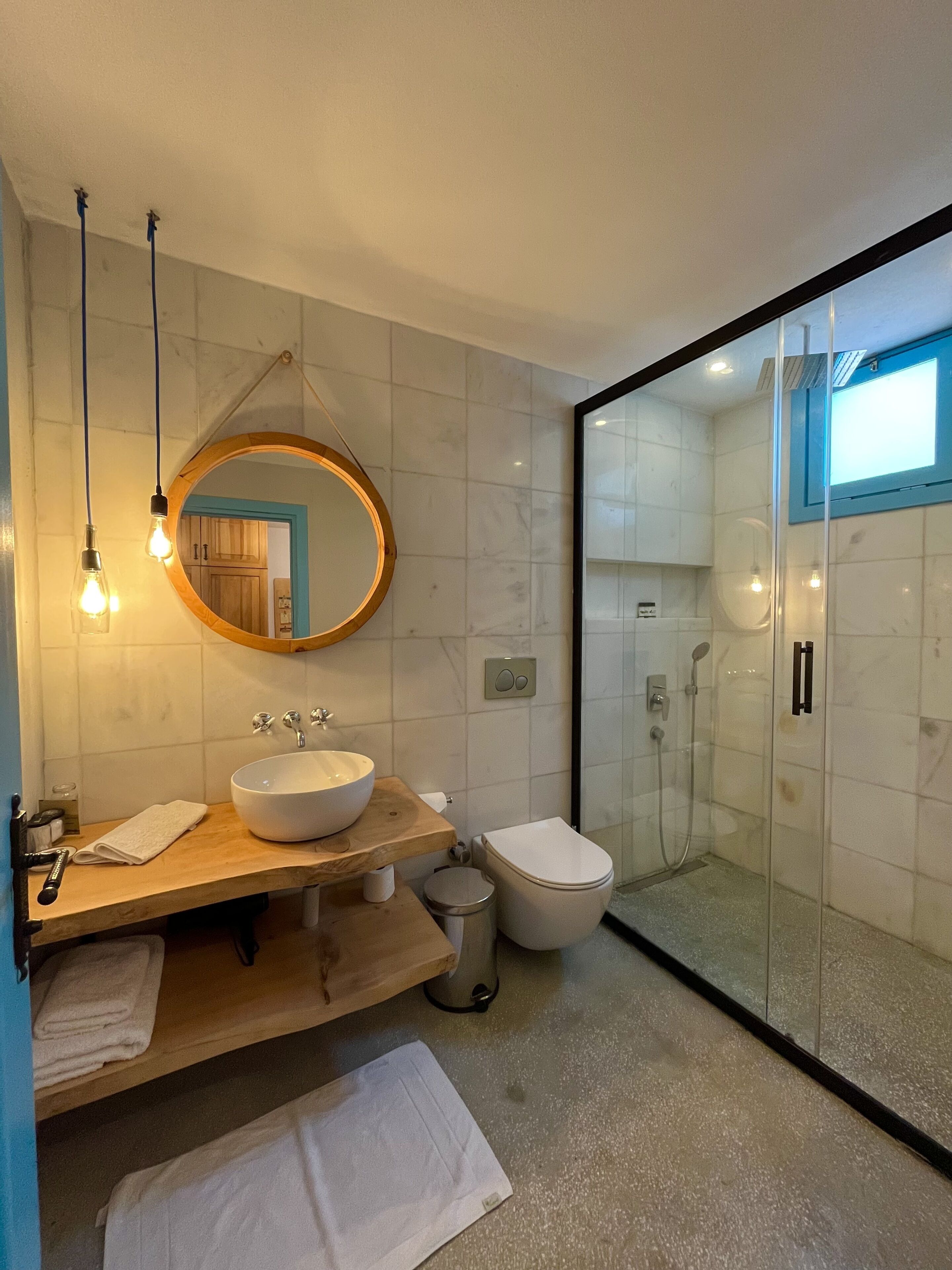 Double Room, 1 Double Bed, Non Smoking, Garden View | Bathroom | Shower, hair dryer, slippers, towels