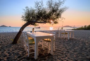 Breakfast, lunch and dinner served - Yonca Lodge (Fethiye)
