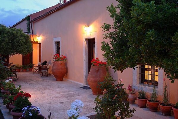 Khuôn viên nơi lưu trú