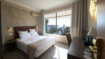 Double or Twin Room, Sea View | In-room safe, free WiFi