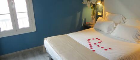 In-room safe, free WiFi, bed sheets