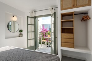 In-room safe, individually decorated, individually furnished - Nissia Kamares Hotel Apartments (Kos)